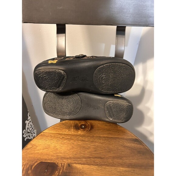 Alegria Suede Embossed Comfort Clog Size 39 W US 9 Wide Casual All Day Comfort - Picture 4 of 6